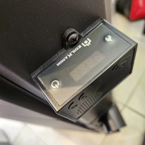 Panneau de commande d’urgence du poêle à pellets Edilkamin Blade – sécurité et contrôle rapide, idéal pour installations en Wallonie et Bruxelles, BM Energies et Bois Moderne