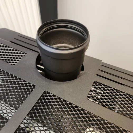 Sortie des fumées supérieure du poêle à pellets Edilkamin Blade – installation simplifiée pour habitations belges, partenaires BM Energies et Bois Moderne