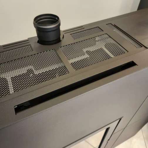 Ventilation principale vers le haut du poêle à pellets Edilkamin Blade – diffusion optimale de la chaleur pour maisons à Liège, Namur, Bruxelles, Charleroi, BM Energies et Bois Moderne